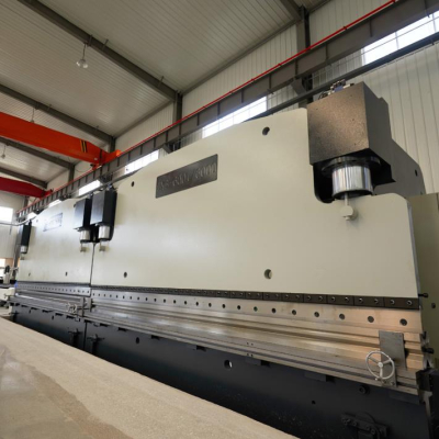 Máquina de dobra CNC